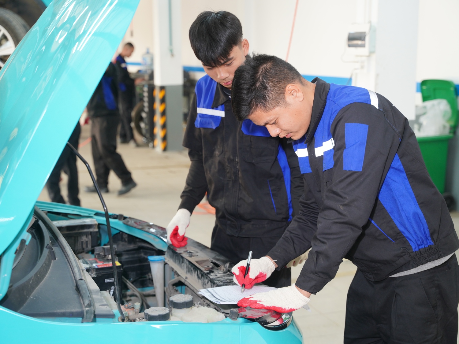 Quy trình bảo dưỡng xe VinFast tại xưởng dịch vụ VFG