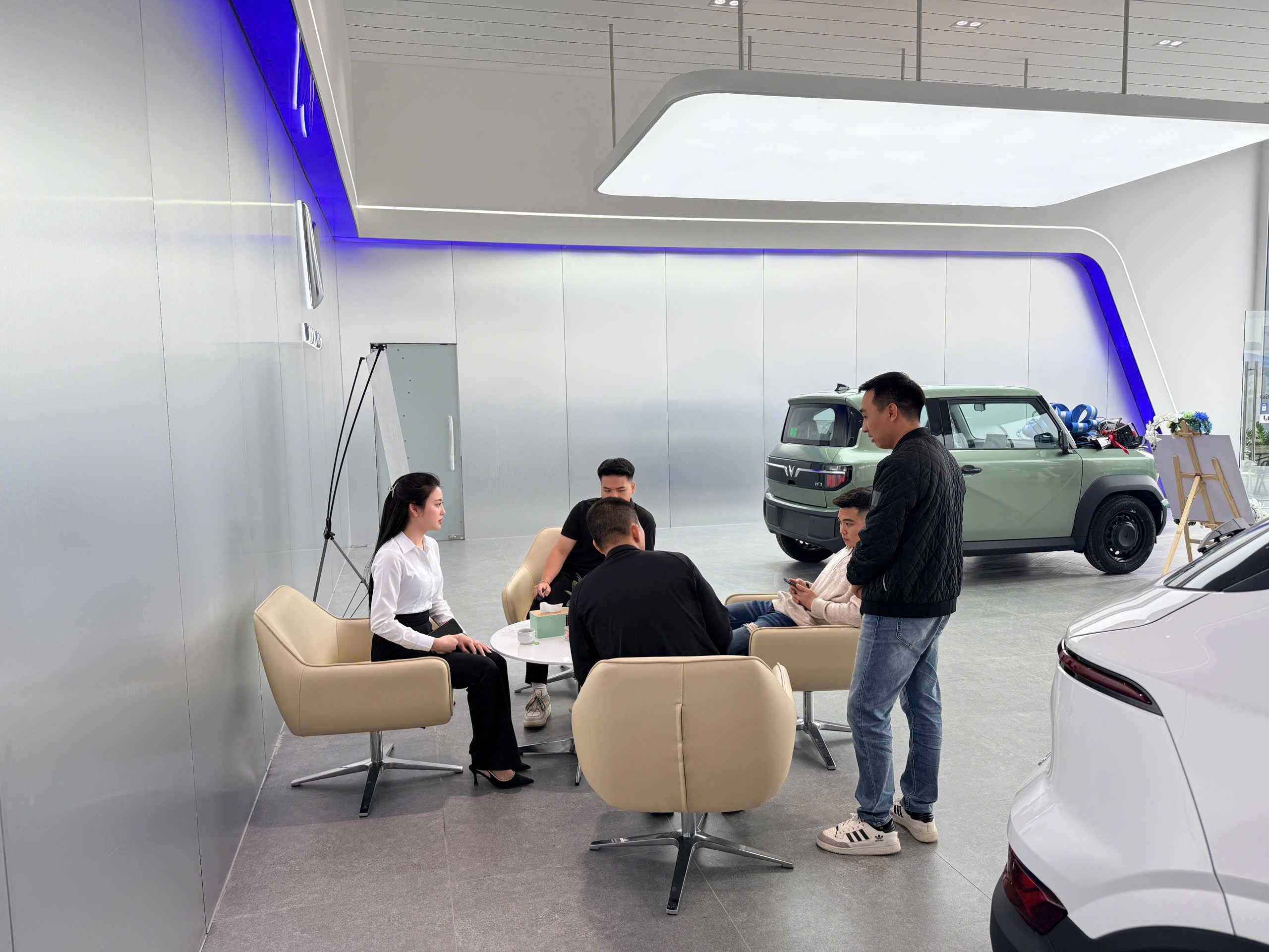 Trải nghiệm lái thử xe VinFast tại showroom VFG cuối tuần