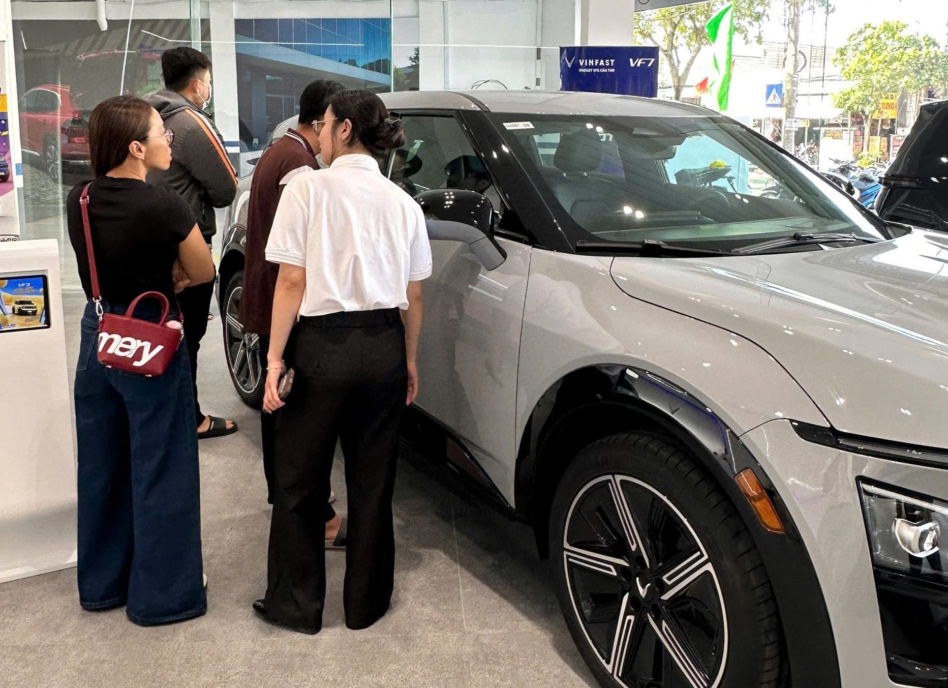 Trải nghiệm của khách hàng khi chờ bảo dưỡng xe tại VFG